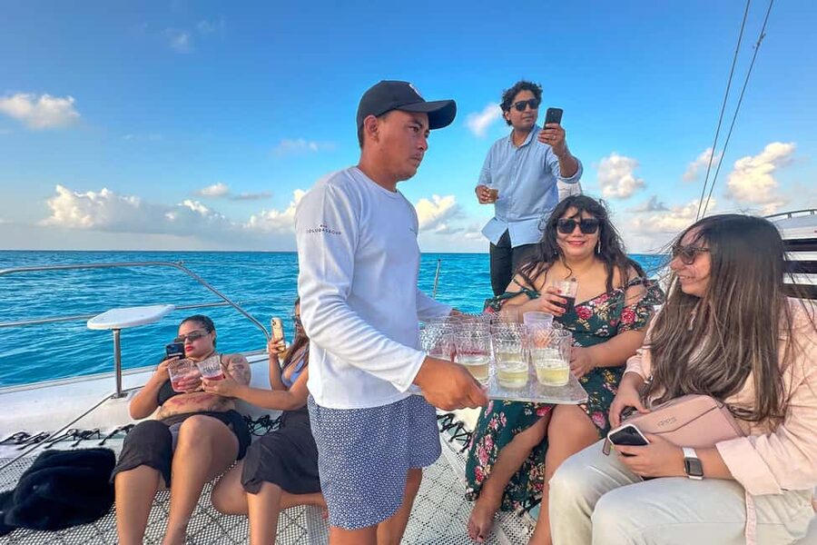 Isla Mujeres: Catamaran Ride with Open Bar, Snorkeling, and Lunch - The 30-minute snorkeling stop