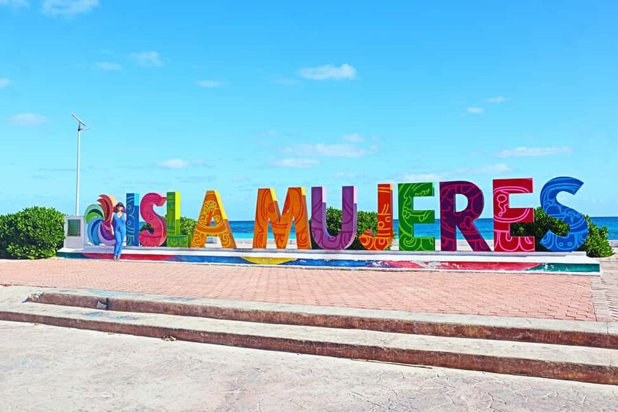 Isla Mujeres: Catamaran Ride with Open Bar, Snorkeling, and Lunch - Playa Norte and the beach club