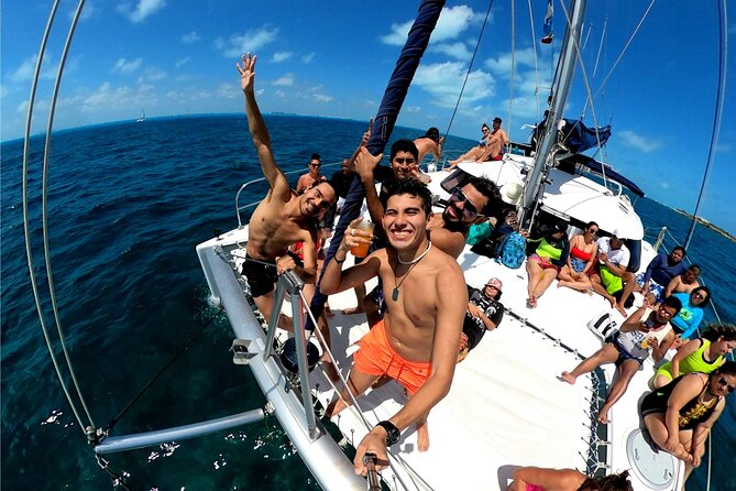 Isla Mujeres Catamaran + Snorkel + Open Bar on board + Buffet - Boarding the catamaran and paying the real price
