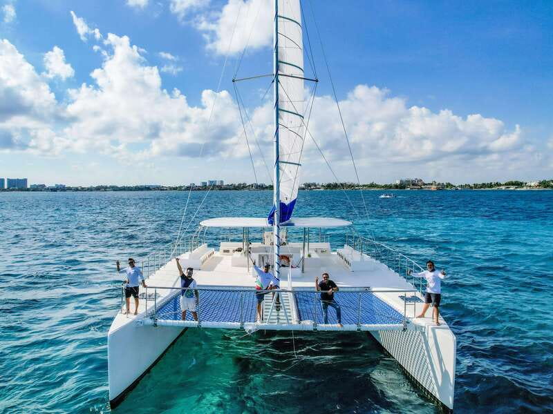 Isla Mujeres: Catamaran with Open Bar, Snorkeling and Lunch - Two hours to see Isla Mujeres