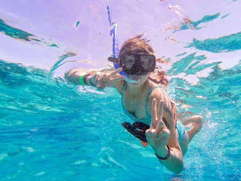 Isla Mujeres: Catamaran with Open Bar, Snorkeling and Lunch - What the guides add to the experience