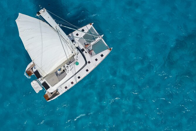 Isla Mujeres Platinum by Albatros Catamarans - Setting sail from Marina Albatros at 10:00 am