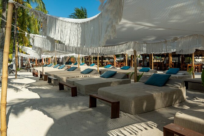 Isla Mujeres Platinum by Albatros Catamarans - Isla Mujeres downtown and the choice of a golf cart