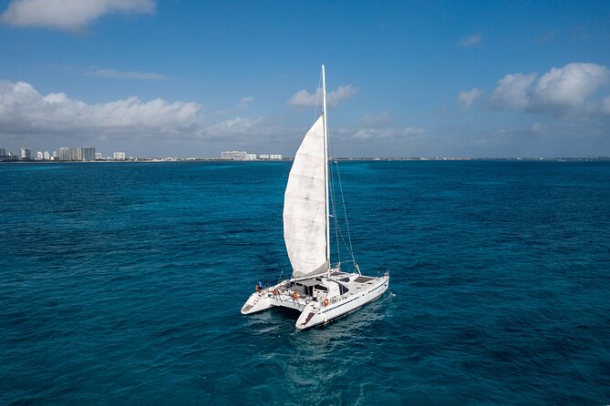 Isla Mujeres Plus by Albatros Catamarans - Sailing from Cancun to Punta Sur