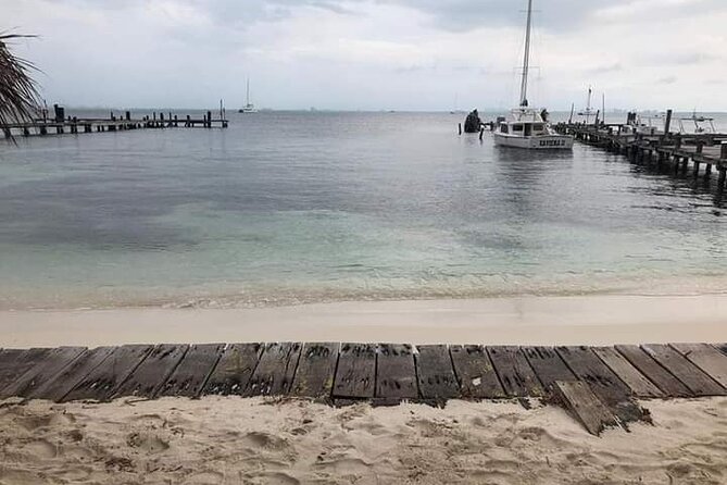 Isla Mujeres Premium Tour in Private Catamaran with Lunch - What private does and does not mean