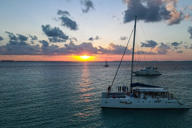 Isla Mujeres Sunset Cruise and Tour from Cancun - The ride back, drinks, and onboard entertainment