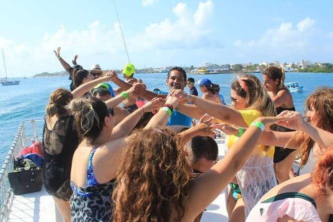 Isla Mujeres Tour with Open Bar Food and Snorkeling - Snorkeling over statues and reef