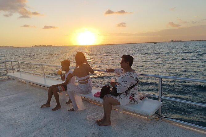 Isla Mujeres Tour with Open Bar Food and Snorkeling - Sailing through the Nichupte Lagoon