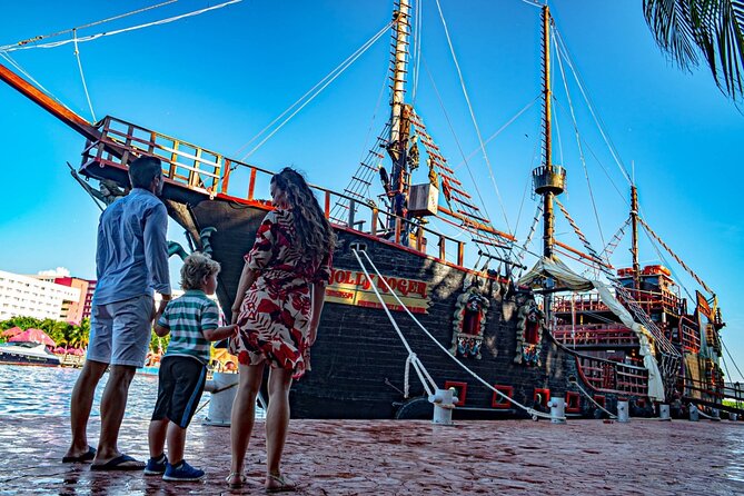 Jolly Roger Pirate Show and Dinner in Cancun - Choosing between steak, lobster, salmon, and vegetarian dishes