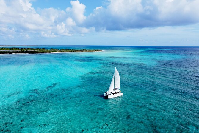 Lagoon 39ft Private Catamaran 5hr - El Cielo Full Experience - The crew is the heart of the experience