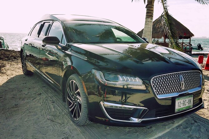 Lincoln Strecth Limousine with Wi Fi on board - The ride to the Hotel Zone