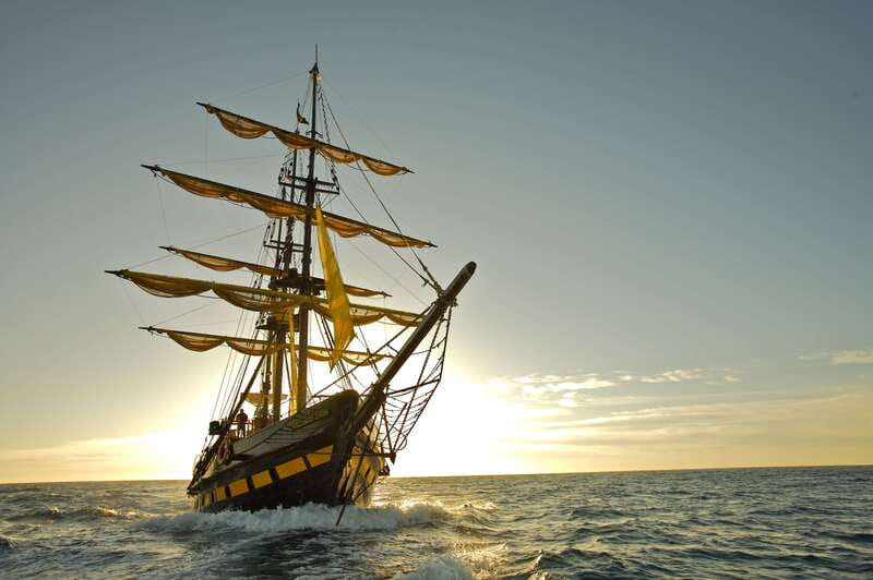 Los Cabos: Pirate Ship Sunset Cruise & Show with Dinner - Pirate theater that keeps the evening moving