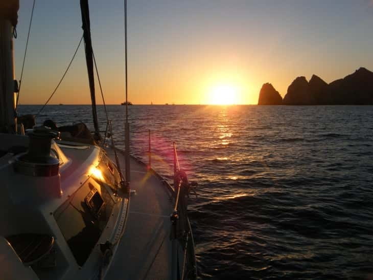 Los Cabos: Shared Sunset Sailing Cruise - The Arch, Lovers’ Beach, and Land’s End