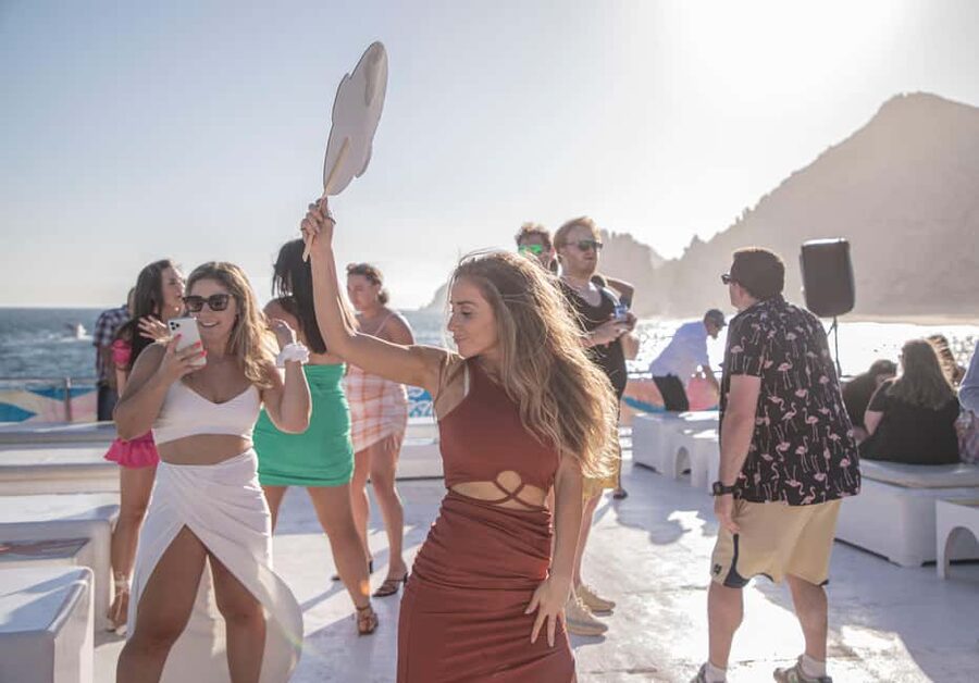 Los Cabos: Sunset Fajitas Dinner Cruise on Cabo Escape - What the open bar really means