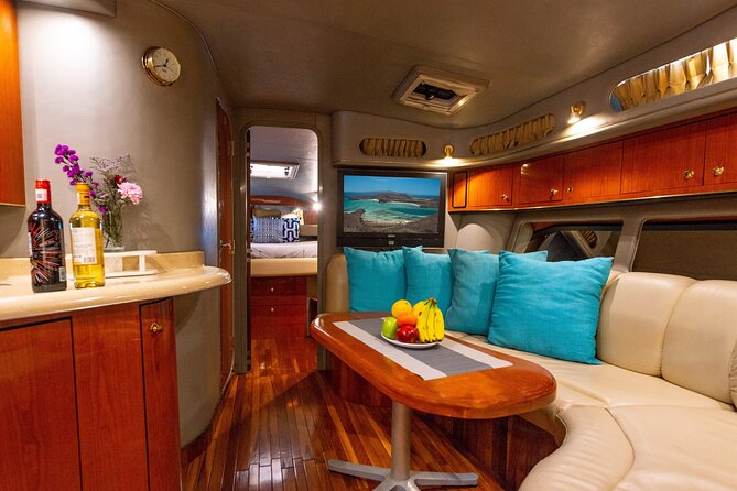 Luxury 42' Yacht Tour in Cabo for Snorkeling and Sunset - A private boat changes the Cabo experience
