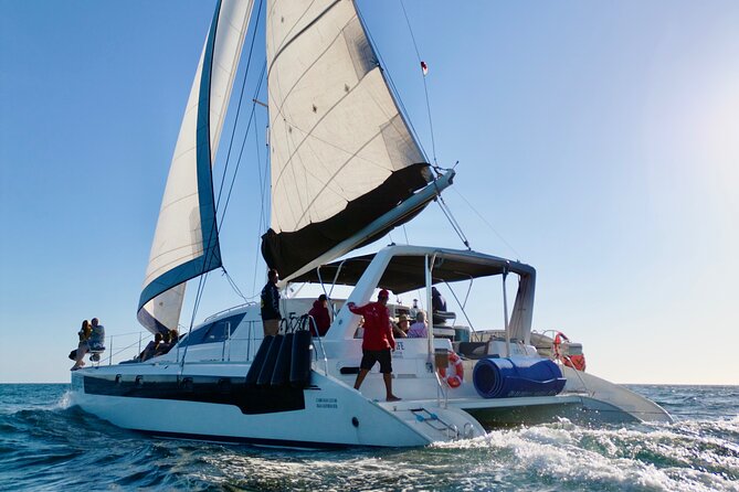 Luxury Sailing catamaran charter in Cabo San Lucas all inclusive - What lunch and the open bar add to the trip