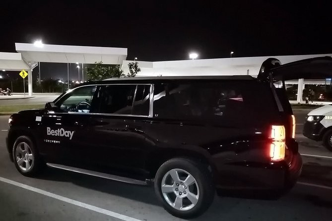 Luxury SUV Private Transfer R/T-Airport-Hotel-Airport- Playa del Carmen - The driver and airport handoff
