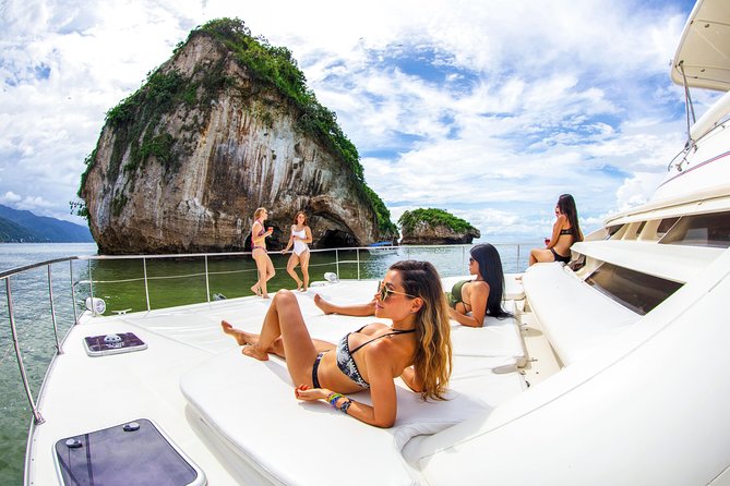 Luxury Yacht & Snorkel with All inclusive Open bar and lunch - Snorkeling, paddleboards, and the banana boat