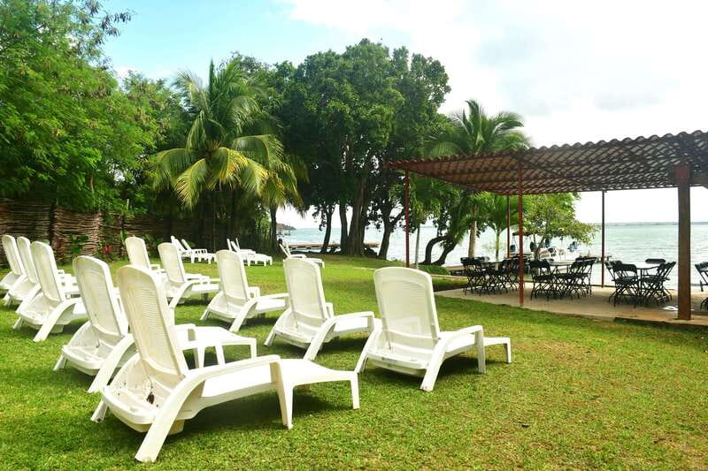 Mahahual: Chacchoben Mayan Ruins and Seven Color Lagoon Trip - Two hours beside Bacalar’s Seven Color Lagoon