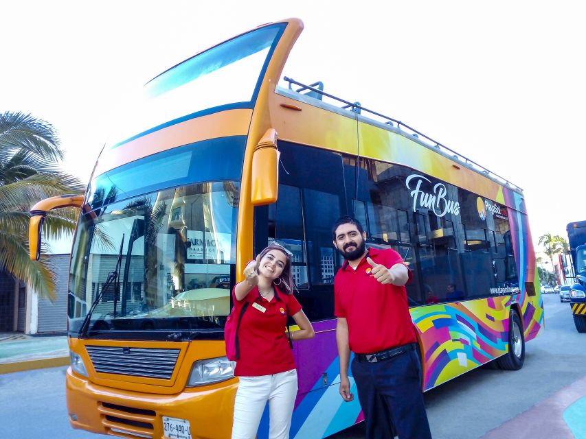 Mazatlán: Double-Decker Bus, Cliff Diving & Walking Tour - The cliff jumpers at Glorieta Germania