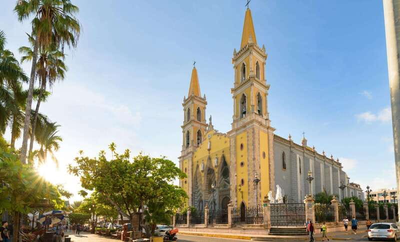 Mazatlan: Old Town Sightseeing and Golden Zone - Take in the cathedral and open market