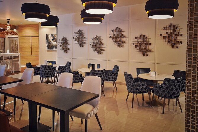 Mera VIP Lounge at Cancun International Airport - Wi-Fi, Charging, and Flight Information