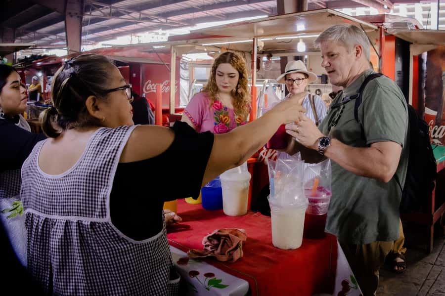 Mérida: Food tour of typical Yucatecan cuisine. - Inside two traditional Yucatecan markets