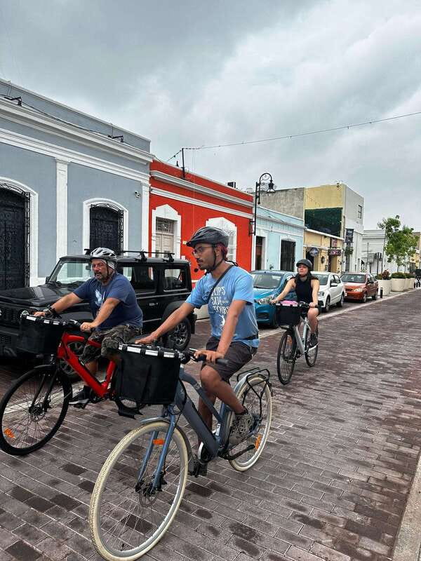 Mérida: The E-bike tour with history and culture - García Ginerés and its mid-century character