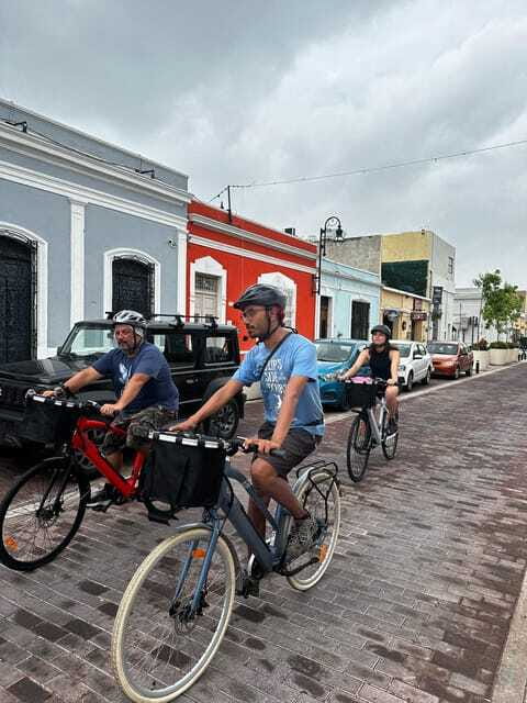 Mérida: The E-bike tour with history and culture - The food street and Parque de la Plancha