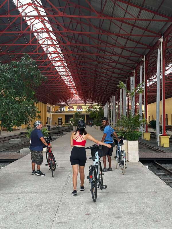 Mérida: The E-bike tour with history and culture - Paseo de Montejo starts the story