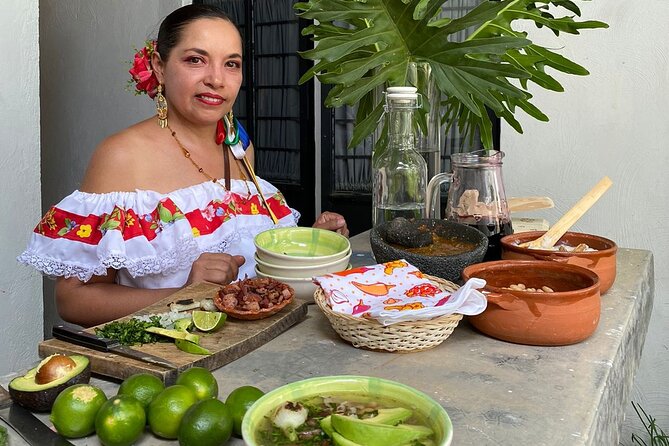 Mexican Cooking Classes and Market Visit in Guadalajara - Breakfast and shopping in a local market