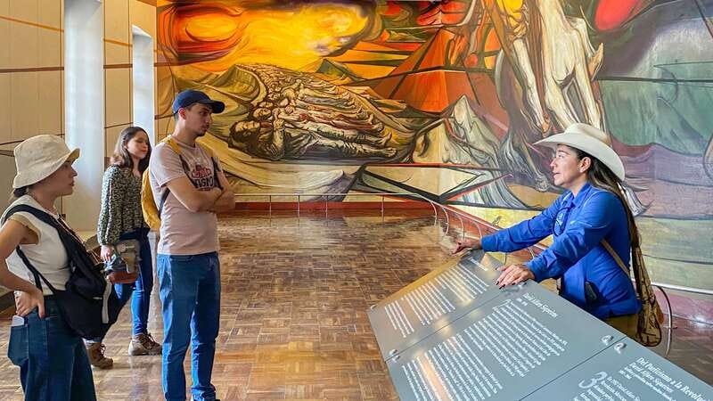Mexico City: Chapultepec Castle and Anthropology Museum Tour - Entering Chapultepec Castle after the park walk