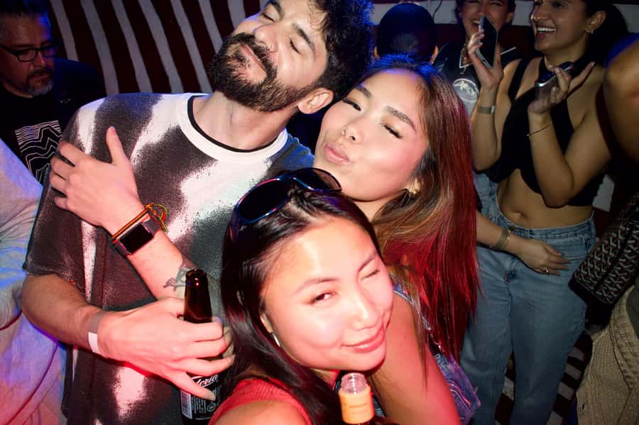 Mexico City: Guided Pub Crawl with Party Games - Why the group setup matters