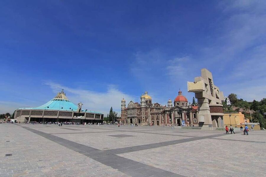 Mexico City: Hop-on Hop-off City Tour by Turibus 1-Day Pass - The upper deck is fun, but bring protection from the sun
