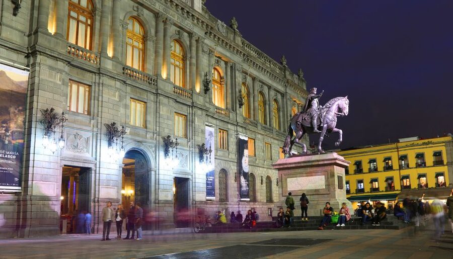 Mexico City: Night City Tour in a Double Decker Bus - Choosing a seat and dressing for the evening