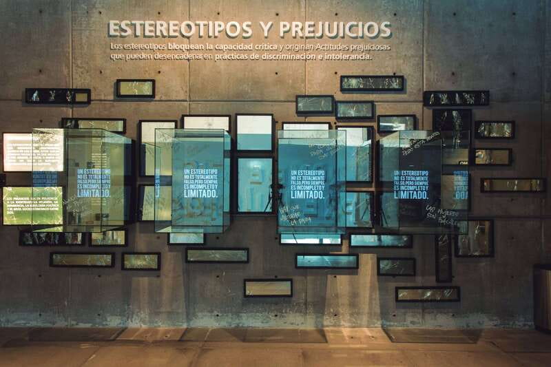 Mexico City: Ticket de entrada Museo Memoria y Tolerancia - The train wagon and Berlin Wall fragment