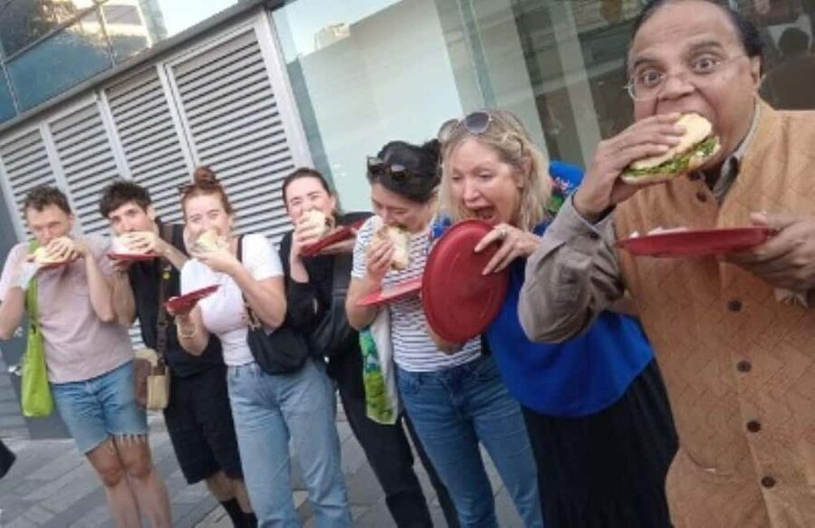 Mexico City: Vegan and Vegetarian Street Food Adventure - Paseo de la Reforma brings another food setting