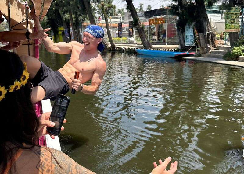 Mexico City: Xochimilco Boat Party with Unlimited Drinks - How the two-hour schedule works