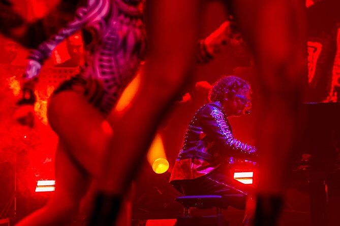 MYST My Soundtrack Live 19 : 00 hrs Cancun, 20% cashback - The show: live music, costumes, and crowd energy