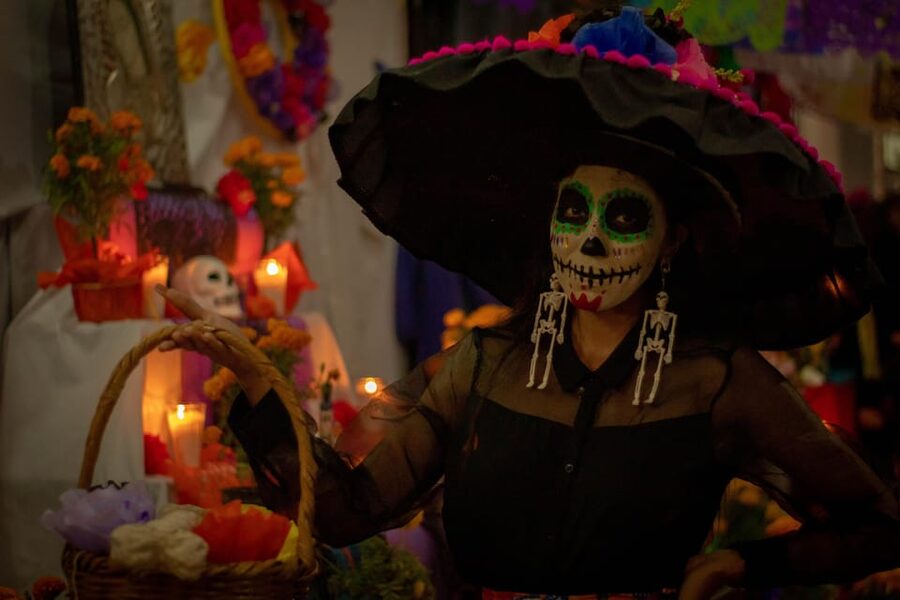 Oaxaca: Day of the Dead Evening Walking Tour with Dinner - Jalatlaco shows the neighborhood side of the holiday