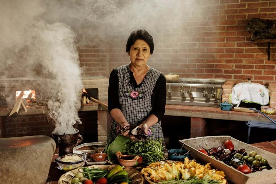 Oaxaca de Juarez: Traditional Oaxacan Cooking Class - Key points at a glance