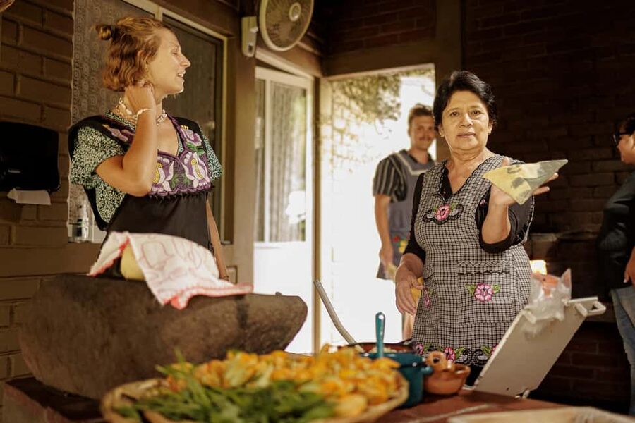 Oaxaca de Juarez: Traditional Oaxacan Cooking Class - Mezcal, chocolate, and Oaxacan snacks