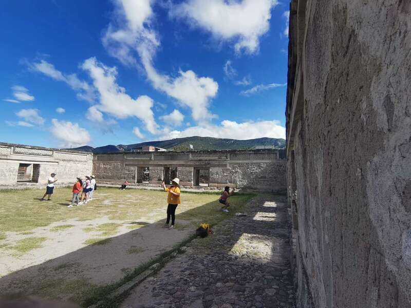 Oaxaca: Full Day Guided Tour on the Hierve el Agua Route - Guides make the difference on a bilingual day