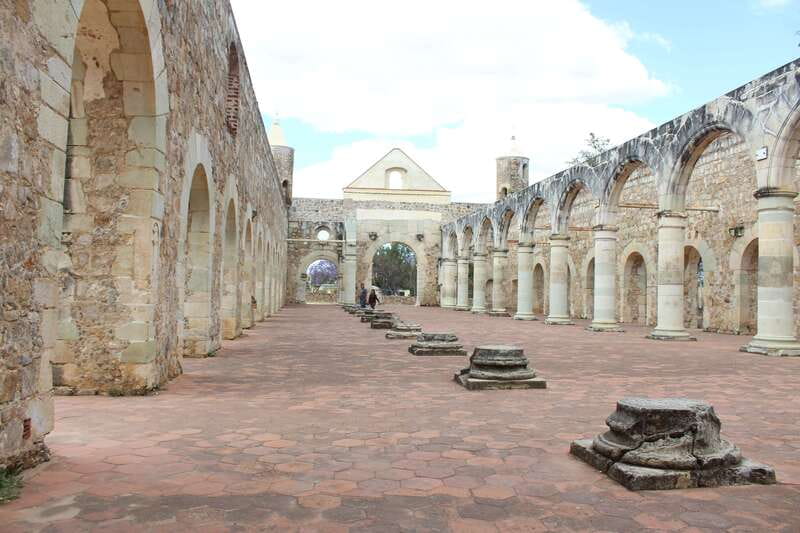Oaxaca: Monte Alban and the Art of Oaxaca - San Bartolo Coyotepec and black clay pottery