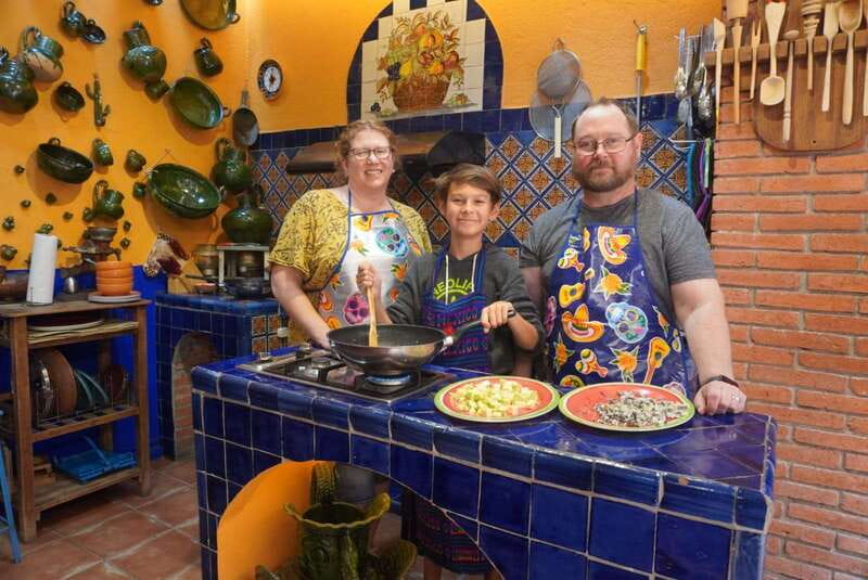 Oaxaca: Traditional Oaxacan Cooking Class with Market Visit - From market basket to family kitchen