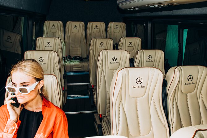 One Way Private Transfer Cancun Int Airport-Cancun Hotel Zone - Drinks, WiFi, luggage, and family needs