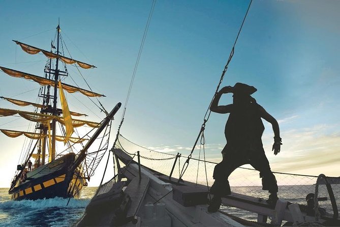 Pirate Ship Sunset Dinner and Show in Los Cabos - The Arch of Cabo San Lucas at sunset