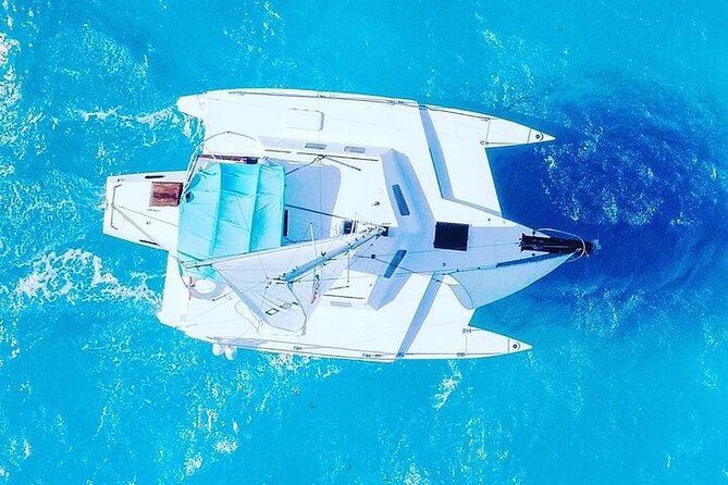 Premium Isla Mujeres Tour by Private Catamaran - Two hours around El Meco reef