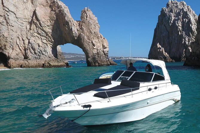 Private 3hr Yacht Cruise in Cabo San Lucas all included - The Arch is Cabo’s essential photo stop