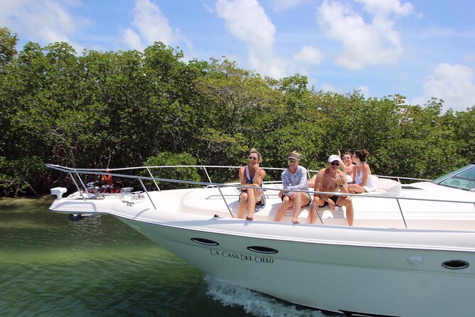 Private 50FT Yacht Rental in Cancún P8 - Swimming and sunbathing from your own deck